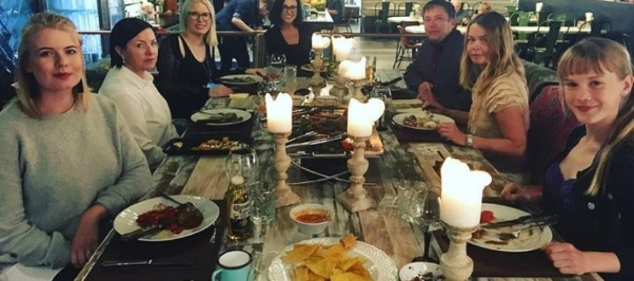 Helena-Reet: Med dottern Estella Elisheva på en tillställning “The Table” på Amarillo + BILDER & VIDEO!